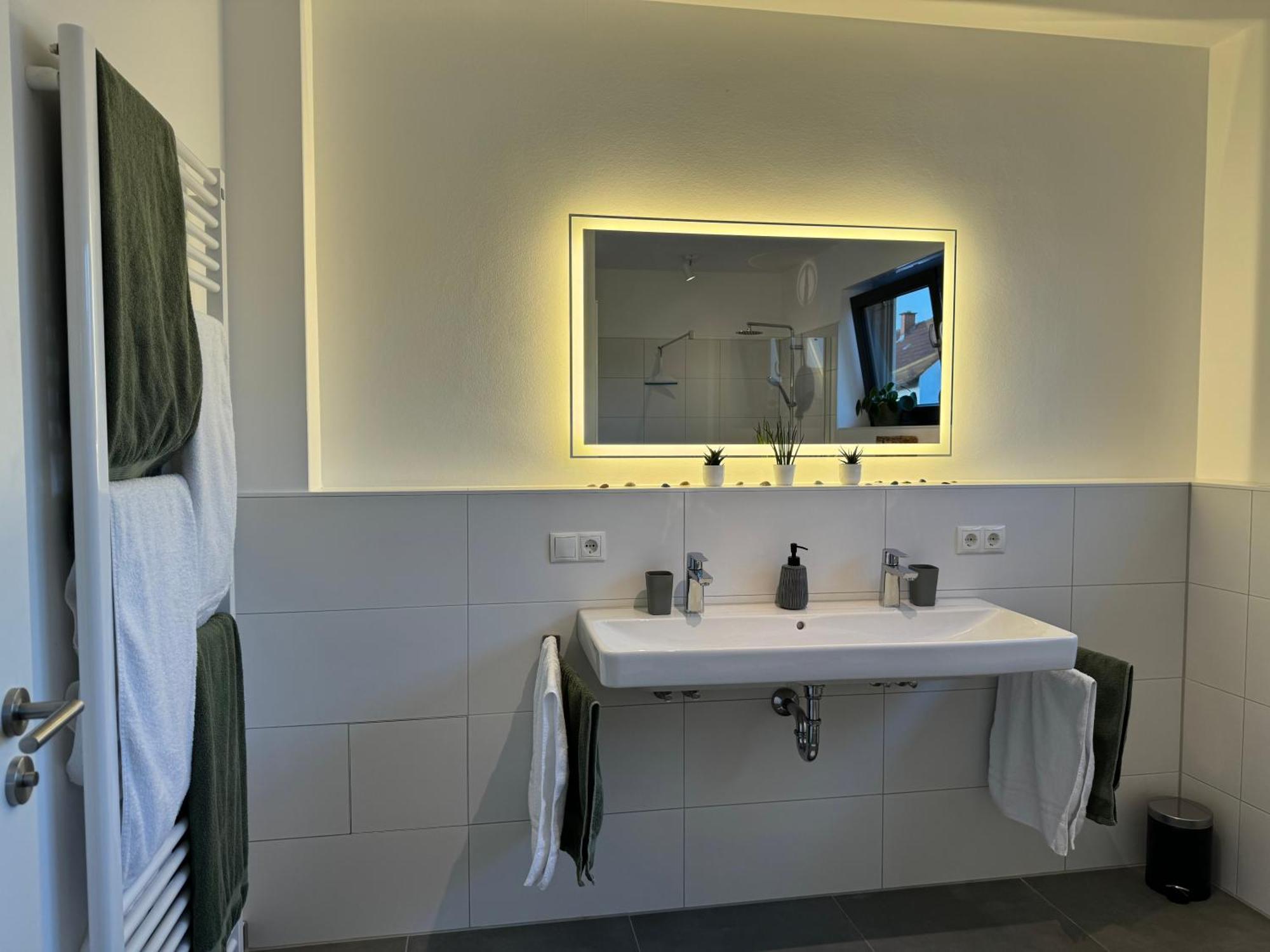 Moderne Ferienwohnung Mit Terrasse, Grill & Privatparkplatz Venningen ภายนอก รูปภาพ