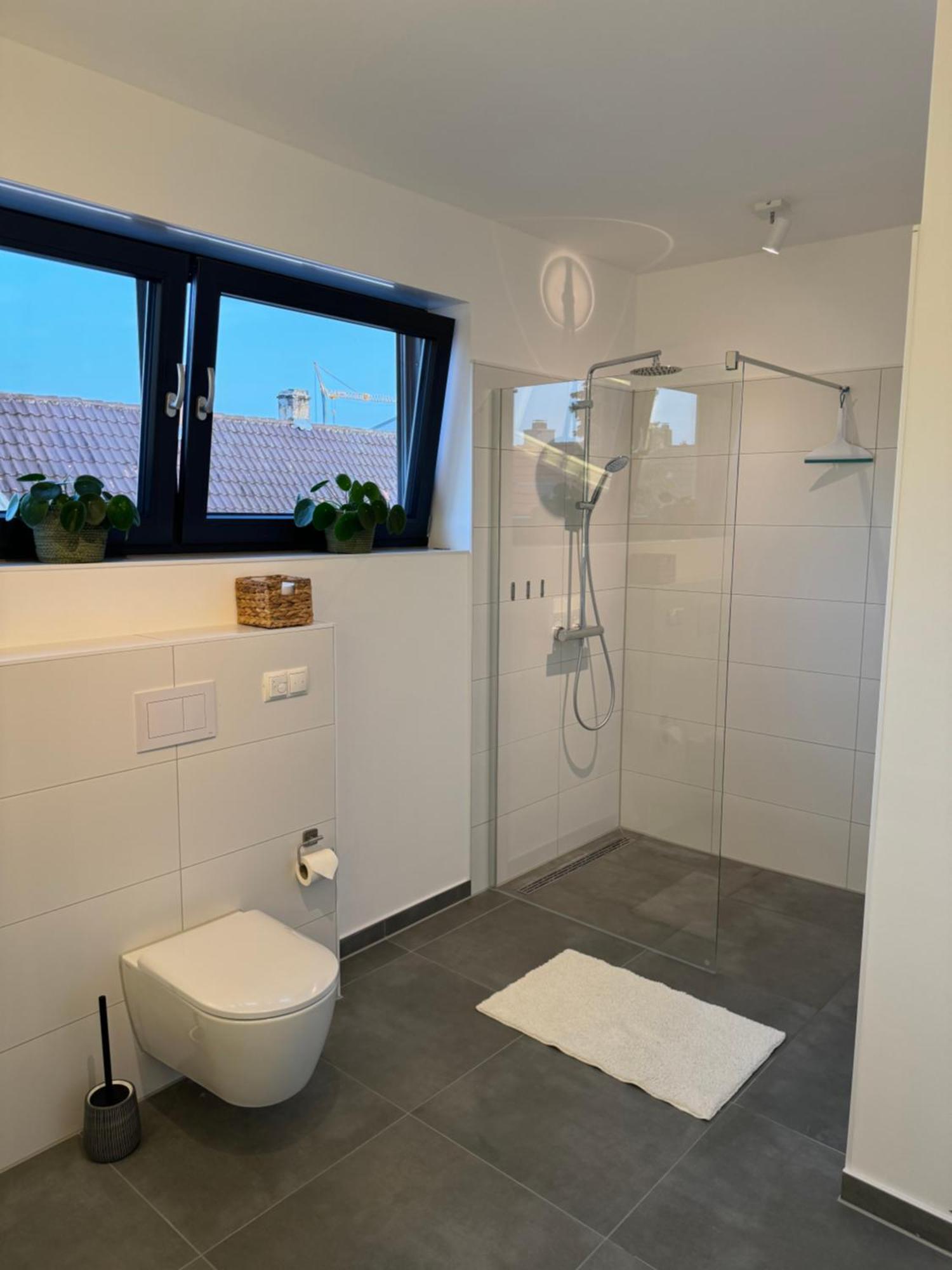 Moderne Ferienwohnung Mit Terrasse, Grill & Privatparkplatz Venningen ภายนอก รูปภาพ